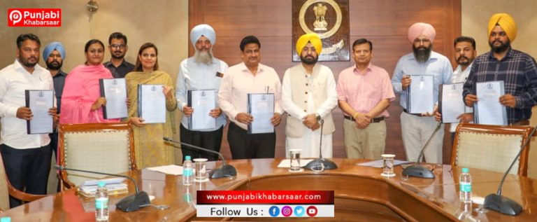 Punjab ਦੇ 23 ਮਾਲ ਅਧਿਕਾਰੀ ਨੂੰ ਮਿਲੀ ਤਰੱਕੀ; ਹਰਦੀਪ ਸਿੰਘ ਮੁੰਡੀਆਂ ਨੇ ਸੌਂਪੇ ਤਰੱਕੀ ਪੱਤਰ