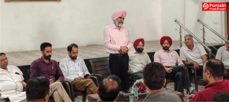 ਖੇਤੀਬਾੜੀ ਵਿਭਾਗ ਦੇ ਅਧਿਕਾਰੀਆਂ ਵੱਲੋਂ ਡੀਲਰਾਂ ਨਾਲ ਮੀਟਿੰਗ ਆਯੋਜਿਤ