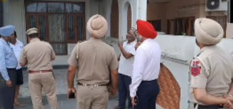Model Town ‘ਚ ਵੱਡੀ ਵਾਰਦਾਤ; ਲੁਟੇਰਿਆਂ ਨੇ ਘਰ ‘ਚ ਵੜ੍ਹ ਕੇ ਬਜ਼ੁਰਗ ਜੋੜੇ ਨੂੰ ਕੁੱਟਿਆ ਤੇ ਲੁੱਟਿਆ