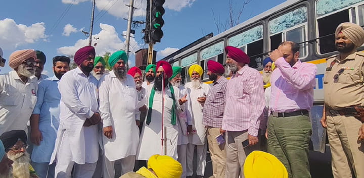 ਸੰਯੁਕਤ ਕਿਸਾਨ ਮੋਰਚਾ ਦੇ ਸੱਦੇ ਹੇਠ ਕਿਸਾਨ ਜਥੇਬੰਦੀਆਂ ਨੇ ਬਠਿੰਡਾ ‘ਚ ਕੀਤਾ ਰੋਸ਼ ਪ੍ਰਧਾਨ, ਲਗਾਇਆ ਧਰਨਾ