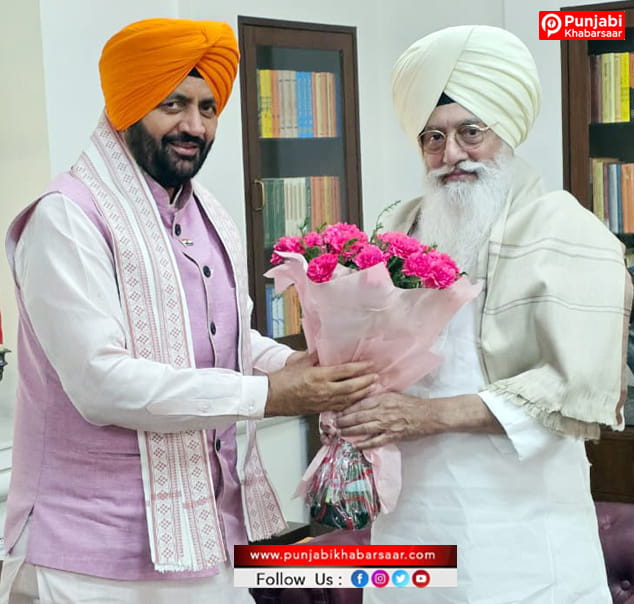 CM Nayab Singh Saini ने डेरा राधा स्वामी ब्यास में बाबा गुरिंदर सिंह ढिल्लों से की शिष्टाचार भेंट