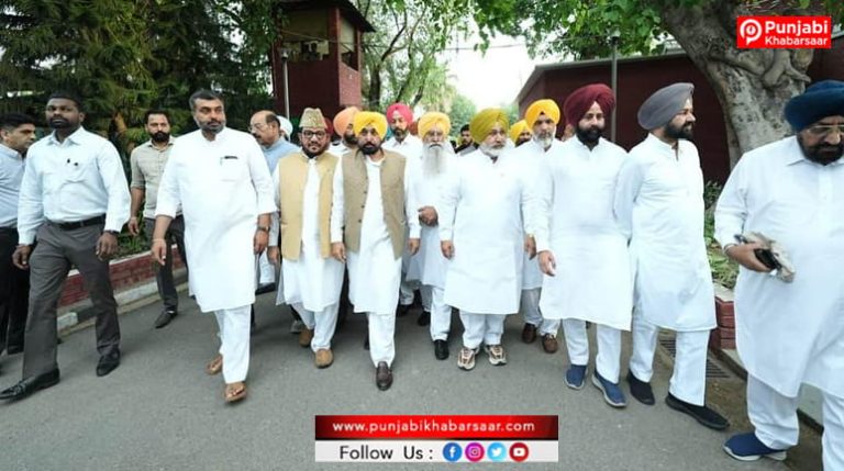 CM Bhagwant Singh Mann ਦੀ ਅਗਵਾਈ ਹੇਠ ਵਿਧਾਇਕਾਂ ਦਾ ਕਾਫ਼ਲਾ ਦਿੱਲੀ ਲਈ ਹੋਇਆ ਰਵਾਨਾ