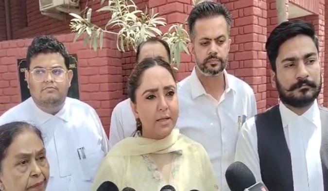 Moga News : MLA ਅਮਨਦੀਪ ਅਰੋੜਾ ਦਾ ਵੱਡਾ ਐਕਸ਼ਨ, ਸਵਾਤੀ ਮਾਲੀਵਾਲ ਦੀਆਂ ਵਧੀਆਂ ਮੁਸ਼ਕਲਾਂ!