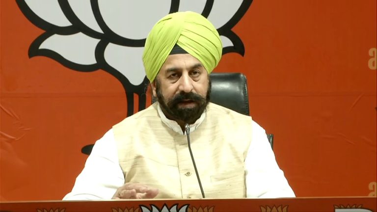 ਰਾਜਾ ਵੜਿੰਗ ਦੇ ਬਿਆਨ ‘ਤੇ RP ਸਿੰਘ ਦਾ ਤਿੱਖਾ ਹਮਲਾ, ਵੜਿੰਗ ਤੋਂ ਜਨਤਕ ਮੁਆਫ਼ੀ ਦੀ ਕੀਤੀ ਮੰਗ