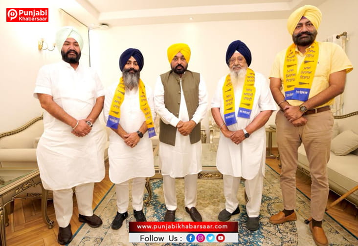 Chandigarh News: ਅਕਾਲੀ ਦਲ ਨੂੰ ਵੱਡਾ ਝਟਕਾ, Ex MP ਸਮੇਤ ਕਈ ਆਗੂ AAP ‘ਚ ਹੋਏ ਸ਼ਾਮਲ