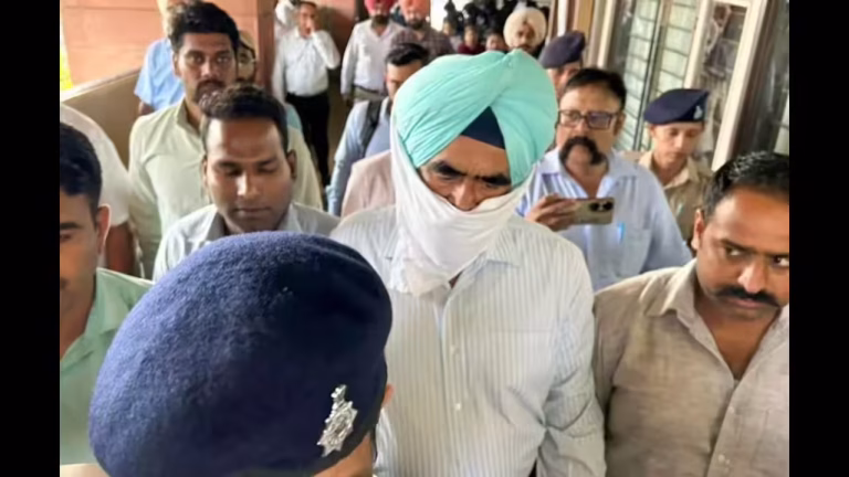 Punjab News : DIG ਭੁੱਲਰ ਦੀਆਂ ਮੁਸ਼ਕਲਾਂ ਵਧੀਆਂ, 26 ਬੈਂਕ ਖਾਤੇ ਅਦਾਲਤ ਨੇ ਕੀਤੇ ਫ੍ਰੀਜ਼