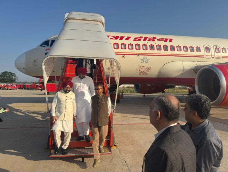 Punjab News : ਹਲਵਾਰਾ ਏਅਰਪੋਰਟ ਦਾ ਇਤਿਹਾਸਕ ਆਗਾਜ਼, ਦਿੱਲੀ ਤੋਂ ਹਲਵਾਰਾ ਪਹਿਲੀ ਫਲਾਈਟ ਲੈਂਡ