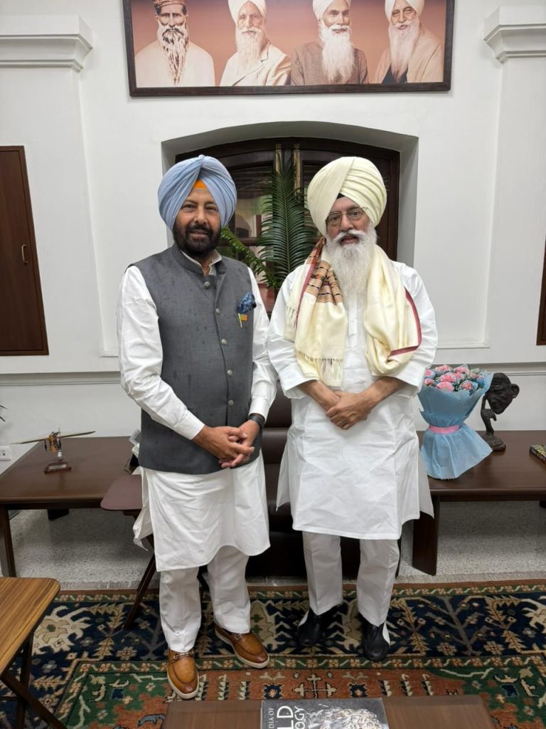 ਭਾਜਪਾ ਪ੍ਰਧਾਨ ਕੇਵਲ ਸਿੰਘ ਢਿੱਲੋਂ ਨੇ ਡੇਰਾ ਬਿਆਸ ਮੁਖੀ ਨਾਲ ਕੀਤੀ ਮੁਲਾਕਾਤ