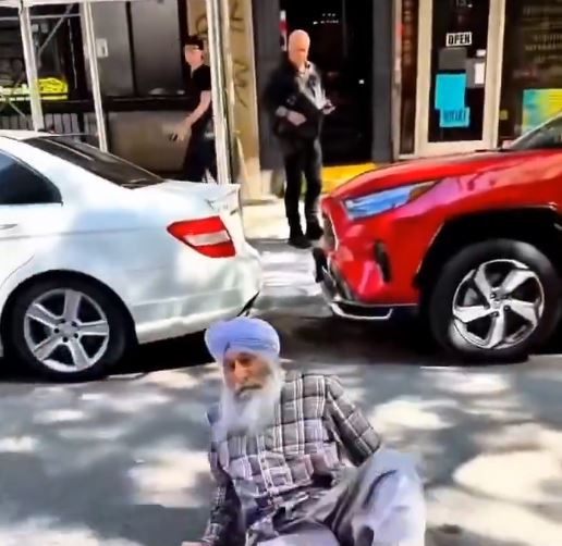 ਅਮਰੀਕਾ ‘ਚ ਸਿੱਖ ਬਜ਼ੁਰਗ ‘ਤੇ ਧੱਕਾ ਮੁੱਕੀ ਦੀ Viral Video ਨੇ ਮਚਾਈ ਹਲਚਲ!