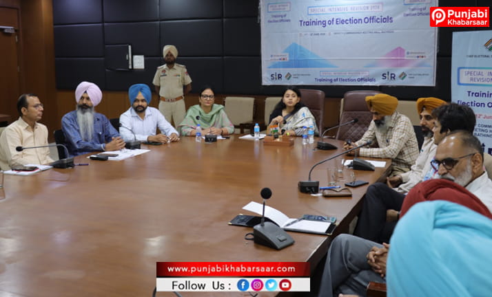 Special Intensive Revision ; ਜ਼ਿਲ੍ਹਾ ਪੱਧਰੀ ਮਾਸਟਰ ਟ੍ਰੇਨਰਾਂ ਵਲੋਂ ਹਲਕਾ ਪੱਧਰੀ ਮਾਸਟਰ ਟਰੇਨਰਾਂ, ਟੈਕਨੀਕਲ ਸਟਾਫ ਤੇ ਬੀ.ਐਲ.ਓ ਸੁਪਰਵਾਈਜ਼ਰਾਂ ਦੀ ਟ੍ਰੇਨਿੰਗ