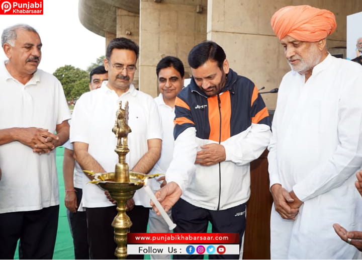 मुख्यमंत्री ने विस अध्यक्ष के साथ विस परिसर में किया योग प्रोटोकॉल का अभ्यास