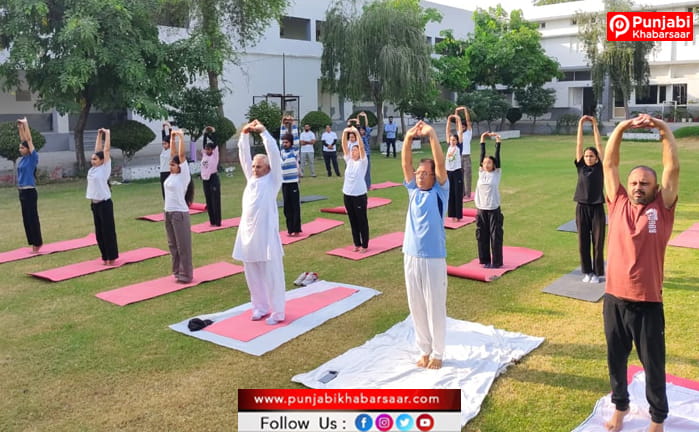 DAV College Bathinda ਦੇ NSS ਵਿਭਾਗ ਨੇ ਅੰਤਰਰਾਸ਼ਟਰੀ ਯੋਗ ਦਿਵਸ ਮਨਾਇਆ