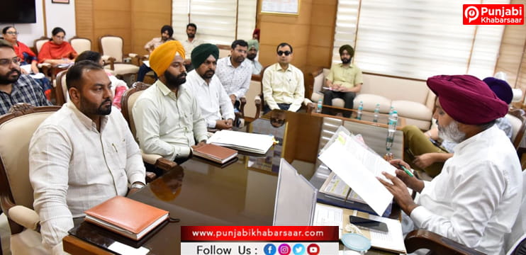 4 ਮੁਲਾਜ਼ਮ ਯੂਨੀਅਨਾਂ ਨਾਲ ਮੀਟਿੰਗ ਤੋਂ ਬਾਅਦ, ਵਿੱਤ ਮੰਤਰੀ ਹਰਪਾਲ ਸਿੰਘ ਚੀਮਾ ਵੱਲੋਂ ਅਧਿਕਾਰੀਆਂ ਨੂੰ ਸਾਰੀਆਂ ਜਾਇਜ਼ ਮੰਗਾਂ ‘ਤੇ ਤੁਰੰਤ ਕਾਰਵਾਈ ਦੇ ਨਿਰਦੇਸ਼