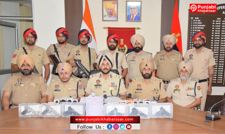 ਸਰਹੱਦ ਪਾਰੋਂ ਹਥਿਆਰਾਂ ਤੇ ਨਸ਼ਿਆਂ ਦੀ ਤਸਕਰੀ ਵਾਲੇ ਮਾਡਿਊਲ ਨਾਲ ਸਬੰਧਤ ਦੋ ਮੁਲਜ਼ਮ 2.2 ਕਿਲੋ ਹੈਰੋਇਨ ਅਤੇ 6 ਪਿਸਤੌਲਾਂ ਸਣੇ ਕਾਬੂ