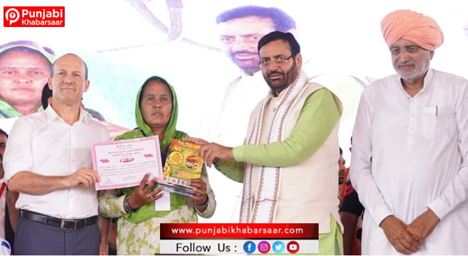 CM Nayab Singh Saini ਨੇ ਮੁਨੀਮਪੁਰ ਵਿੱਚ ਕਿਸਾਨਾਂ ਨੂੰ ਪ੍ਰਦਾਨ ਕੀਤੇ ਪੁਸ਼ਪ ਰਤਨ ਅਤੇ ਪੁਸ਼ਪ ਸਨਮਾਨ ਪੁਰਸਕਾਰ
