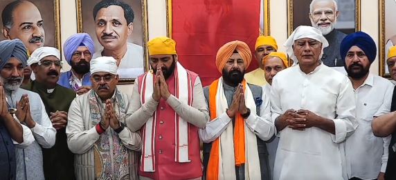 Punjab News : CM ਸੈਣੀ ਦੀ ਹਾਜ਼ਰੀ ‘ਚ ਕੇਵਲ ਸਿੰਘ ਢਿੱਲੋਂ ਨੇ ਸੰਭਾਲਿਆ ਨਵਾਂ ਅਹੁਦਾ