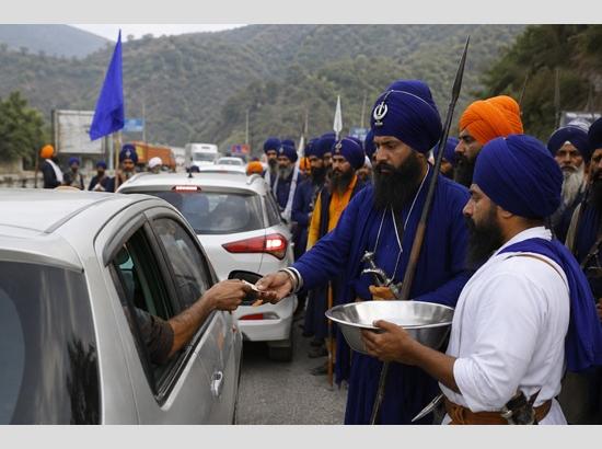 Punjab News : ਹਿਮਾਚਲ ਐਂਟਰੀ ਟੈਕਸ ‘ਤੇ ਨਵਾਂ ਵਿਵਾਦ, ਨਿਹੰਗਾਂ ਨੇ ਸ਼ੁਰੂ ਕੀਤੀ ਖਾਲਸਾ ਟੈਕਸ ਮੁਹਿੰਮ