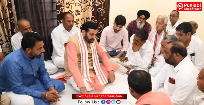 CM Nayab Singh Saini ने मिर्जापुर माजरा व भूखड़ी पहुंचकर शोक संतप्त परिवारों को दी सांत्वना