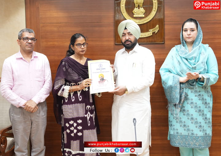 Hardeep Singh Mundian ਨੇ ਜਲ ਸਪਲਾਈ ਤੇ ਸੈਨੀਟੇਸ਼ਨ ਵਿਭਾਗ ਦੇ 52 ਨਵ-ਨਿਯੁਕਤ ਕਰਮਚਾਰੀਆਂ ਨੂੰ ਨਿਯੁਕਤੀ ਪੱਤਰ ਸੌਂਪੇ