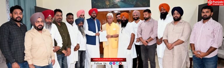 AAP MLA Kuldeep Dhaliwal ਨੇ ਪੰਜਾਬ ਦੇ ਸਰਹੱਦੀ ਇਲਾਕਿਆਂ ਨੂੰ ਹੜ੍ਹਾਂ ਤੋਂ ਬਚਾਉਣ ਲਈ ਜੰਮੂ-ਕਸ਼ਮੀਰ ਦੇ ਉਪ ਰਾਜਪਾਲ ਮਨੋਜ ਸਿਨਹਾ ਨਾਲ ਕੀਤੀ ਮੁਲਾਕਾਤ, ਉੱਜ ਨਦੀ ‘ਤੇ ਬੰਨ੍ਹ ਬਣਾਉਣ ਦੀ ਚੁੱਕੀ ਮੰਗ