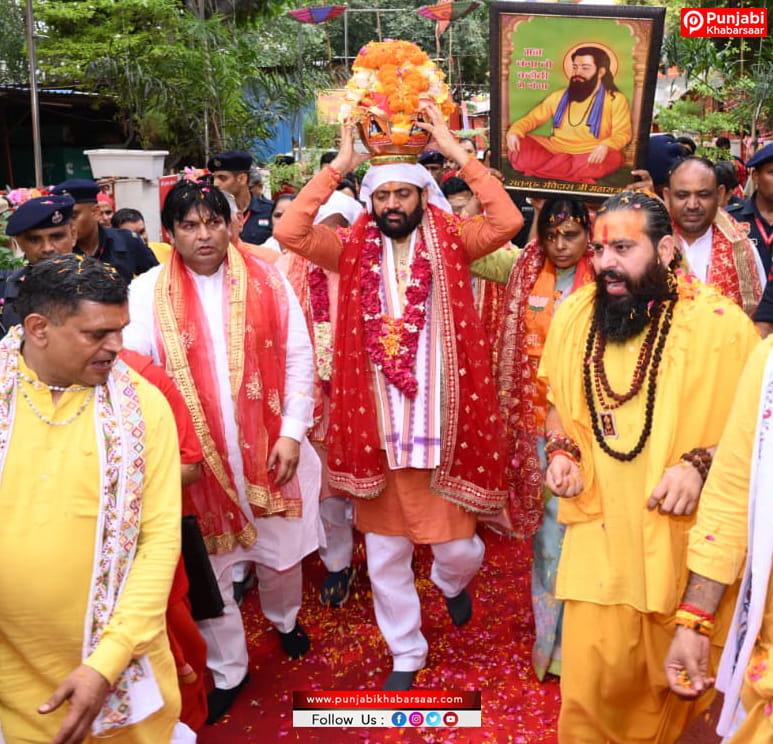 Haryana में संत शिरोमणि गुरु रविदास जी की पवित्र कलश यात्रा को गुरुग्राम से मुख्यमंत्री नायब सिंह सैनी ने 27 संगठनात्मक जिलों के लिए किया रवाना
