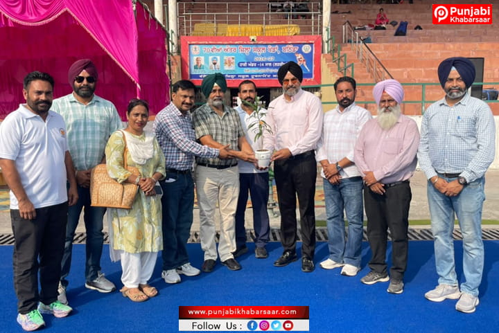 ਹਾਕੀ ਤੇ ਸਾਫਟਬਾਲ ਦੇ ਰੋਚਕ ਮੁਕਾਬਲਿਆਂ ਵਿੱਚ ਖਿਡਾਰੀਆਂ ਨੇ ਦਿਖਾਇਆ ਦਮਖਮ