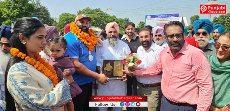 ਏਸ਼ੀਅਨ ਗੇਮਜ਼ ’ਚ ਲਗਾਤਾਰ ਤੀਜਾ ਤਗ਼ਮਾ ਜਿੱਤ ਕੇ ਪਟਿਆਲਾ ਪਰਤੇ ਉਲੰਪੀਅਨ ਤੇਜਿੰਦਰਪਾਲ ਸਿੰਘ ਤੂਰ ਦਾ ਭਰਵਾਂ ਸਵਾਗਤ
