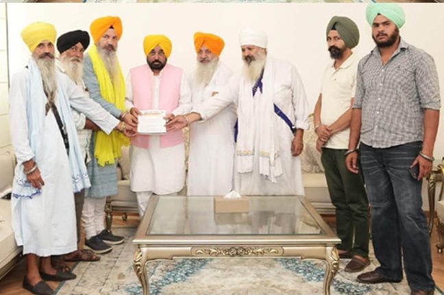 ਧਰਮ ਯੁੱਧ ਮੋਰਚੇ ਦੇ ਵਫ਼ਦ ਨੇ ਮੁੱਖ ਮੰਤਰੀ ਭਗਵੰਤ ਸਿੰਘ ਮਾਨ ਨਾਲ ਕੀਤੀ ਮੁਲਾਕਾਤ, ਅਮਰਜੀਤ ਸਿੰਘ ਚਾਵਲਾ ਵਿਰੁੱਧ ਜਿਨਸੀ ਸ਼ੋਸ਼ਣ ਦੇ ਮਾਮਲੇ ਦੀ ਐਸ.ਆਈ.ਟੀ. ਤੋਂ ਜਾਂਚ ਦੀ ਕੀਤੀ ਮੰਗ